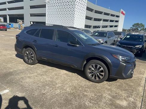 Used 2025 Subaru Outback Limited AWD/4WD image 2