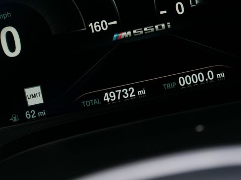 Used 2019 BMW M550i xDrive w/ Premium Package 2 AWD/4WD image 36