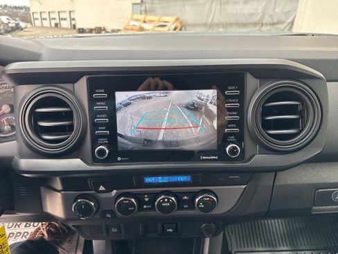 Used 2022 Toyota Tacoma TRD Off-Road image 14