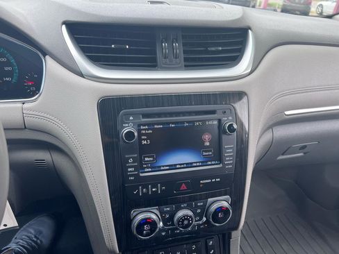 Used 2015 Chevrolet Traverse LT FWD image 4