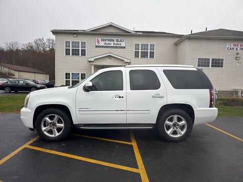Used 2011 GMC Yukon Denali image 1