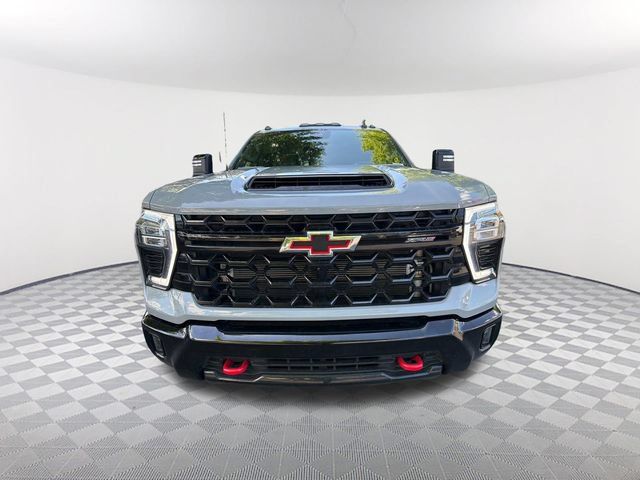 Used 2024 Chevrolet Silverado 2500 ZR2 w/ Technology Package AWD/4WD image 2