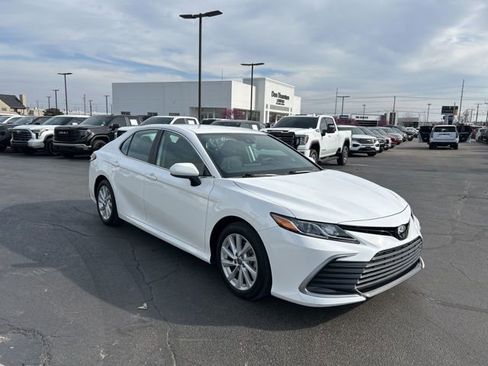 Used 2021 Toyota Camry LE image 4