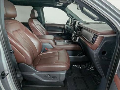 Used 2024 Ford Expedition Limited image 27