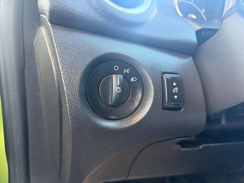 Used 2013 Ford Fiesta Titanium FWD image 13