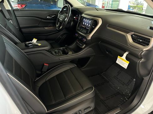 Used 2022 GMC Acadia Denali w/ Denali Ultimate Package FWD image 17
