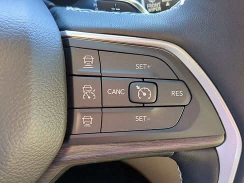 Used 2025 Jeep Grand Cherokee Limited w/ Black Appearance Package image 19