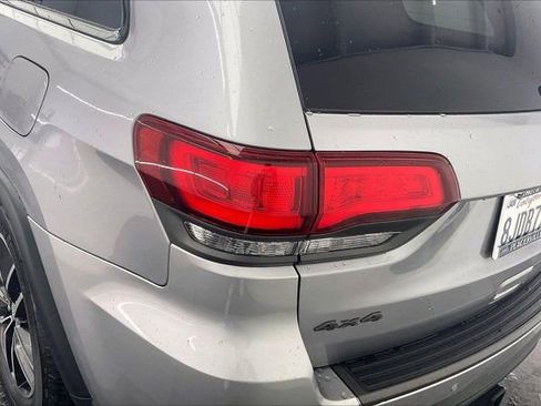 Used 2018 Jeep Grand Cherokee Trailhawk w/ Trailhawk Luxury Group AWD/4WD image 29