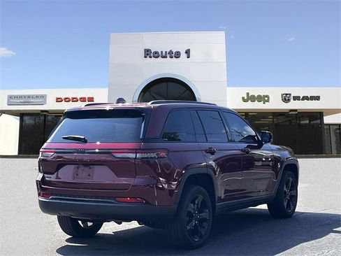 Used 2023 Jeep Grand Cherokee Altitude image 5