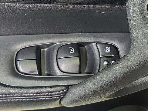 Used 2016 Nissan Rogue SL w/ SL Premium Package image 16