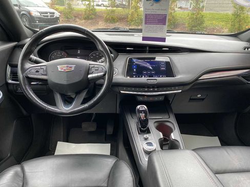 Used 2023 Cadillac XT4 Luxury w/ Cold Weather Package FWD image 8
