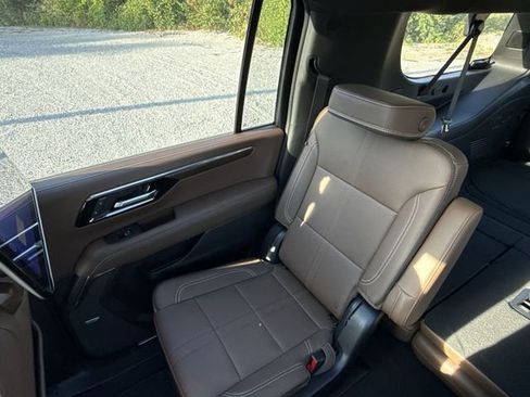 New 2025 Chevrolet Suburban High Country AWD/4WD image 29