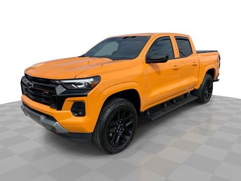 Used 2025 Chevrolet Colorado Z71 w/ Technology Package AWD/4WD image 1