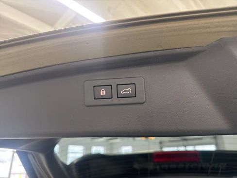 Used 2020 Subaru Outback Limited w/ Popular Package #2 image 12