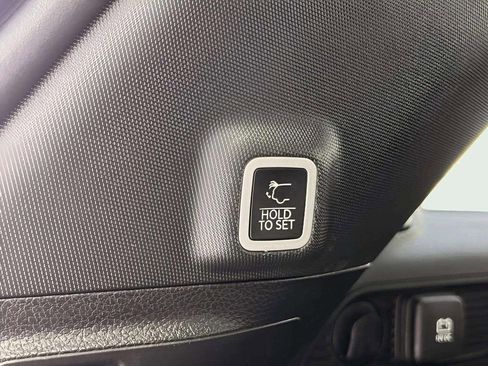 Used 2022 Jeep Grand Cherokee Overland AWD/4WD image 19