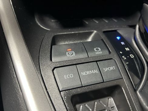 Used 2025 Toyota RAV4 LE FWD image 30