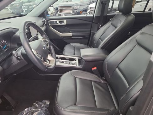 Used 2023 Ford Explorer XLT image 22
