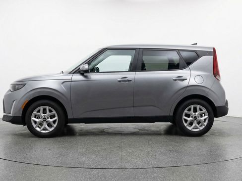 Used 2025 Kia Soul LX w/ LX Technology Package FWD image 5