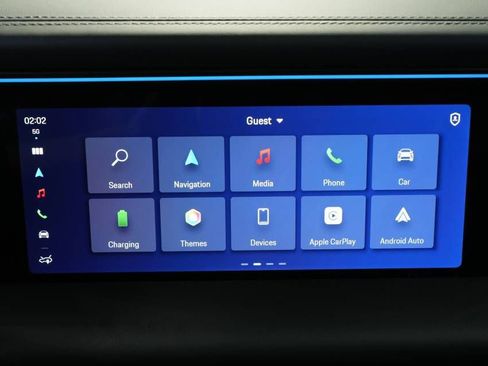Certified 2025 Porsche Macan 4S Electric AWD/4WD image 18