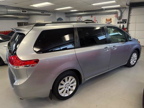 Used 2014 Toyota Sienna Limited image 7