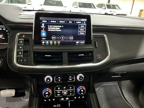Used 2021 GMC Yukon XL AT4 w/ AT4 Premium Plus Package AWD/4WD image 13