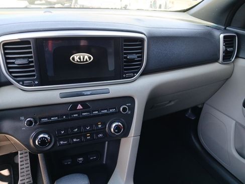 Used 2020 Kia Sportage S image 20