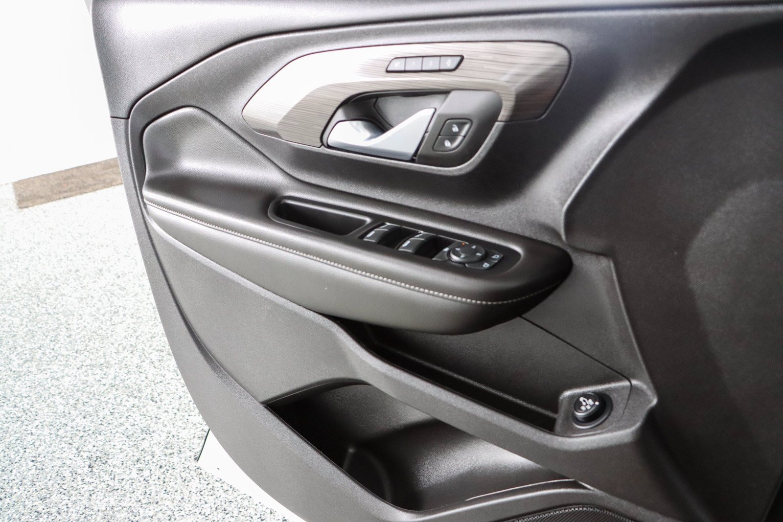 Used 2024 GMC Terrain SLT AWD/4WD image 21