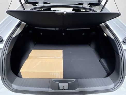 New 2026 Toyota Prius Plug-In Hybrid FWD image 31