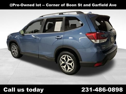 Used 2019 Subaru Forester Premium image 3