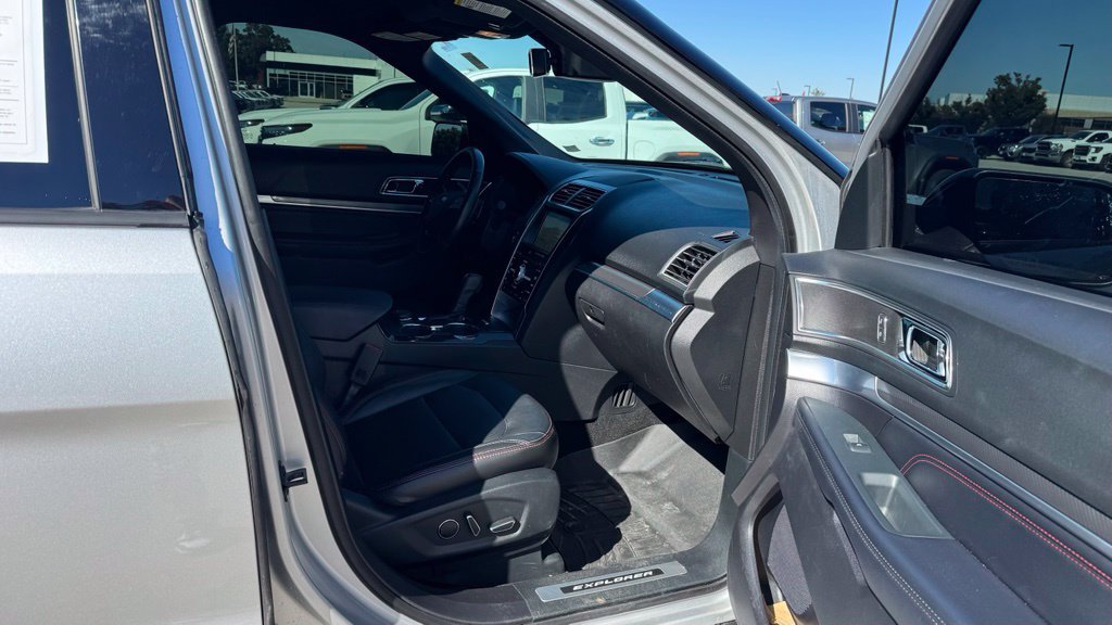 Used 2018 Ford Explorer Sport w/ Ford Safe & Smart Package AWD/4WD image 13