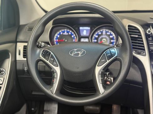 Used 2017 Hyundai Elantra GT FWD image 14