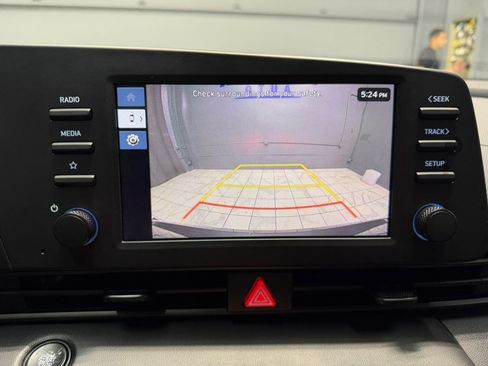 Used 2025 Hyundai Elantra Sport FWD image 18