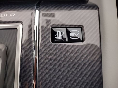 New 2025 Mitsubishi Outlander SEL image 24