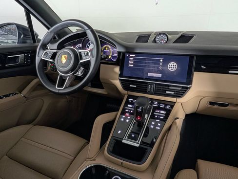 Certified 2023 Porsche Cayenne AWD/4WD image 20