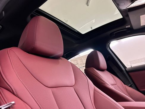 New 2026 BMW 330i Sedan w/ M Sport Package image 25