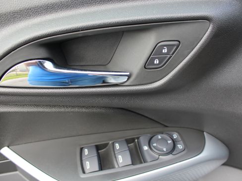 Used 2025 Chevrolet Trax LS w/ LS Convenience Package image 20