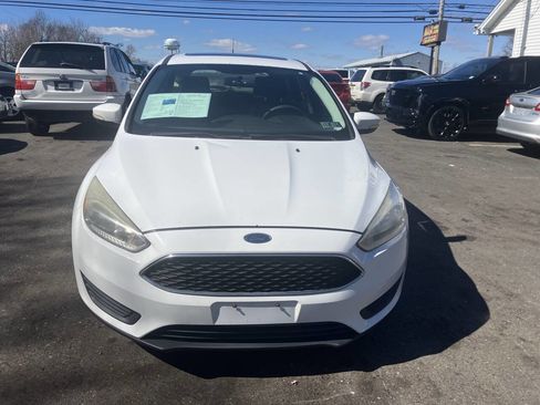 Used 2016 Ford Focus SE image 4