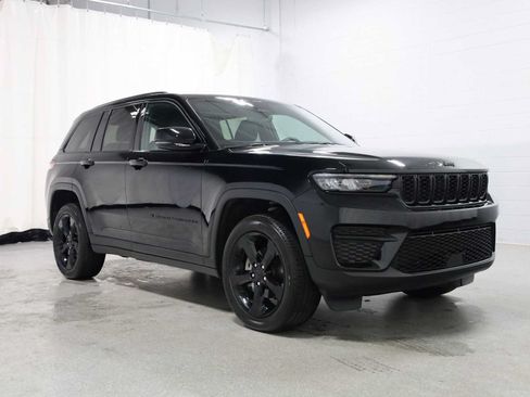 Used 2024 Jeep Grand Cherokee Altitude AWD/4WD image 13