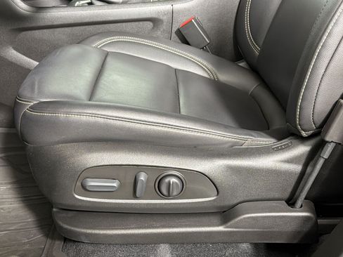 Used 2023 Chevrolet Traverse LT w/ LPO, Floor Liner Package FWD image 11