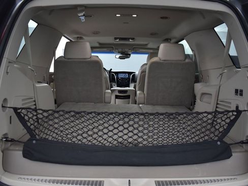 Used 2015 Cadillac Escalade Luxury image 30