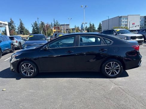 Certified 2024 Kia Forte LXS FWD image 9