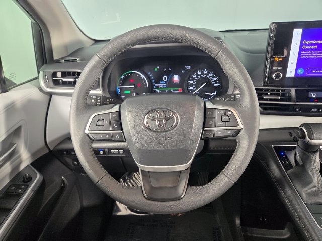 Used 2026 Toyota Sienna XLE FWD image 24
