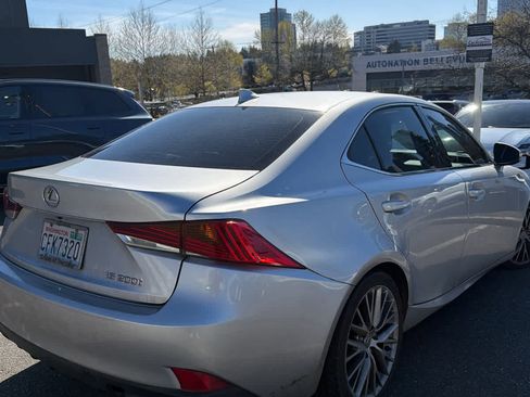 Used 2017 Lexus IS 200t image 4