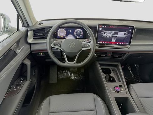 New 2026 Volkswagen Tiguan SE FWD image 22