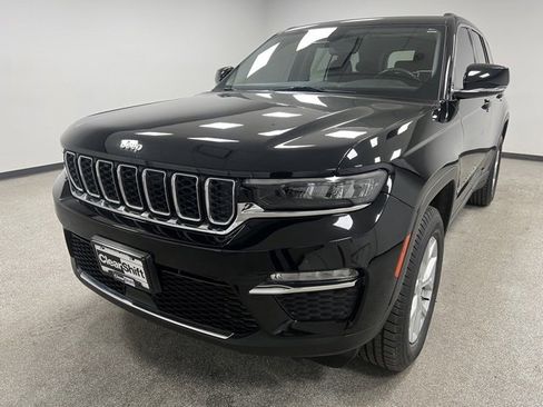 Used 2023 Jeep Grand Cherokee Limited image 5