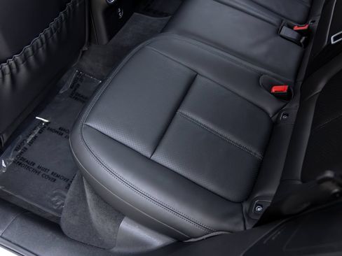 Certified 2026 Porsche Macan AWD/4WD image 44