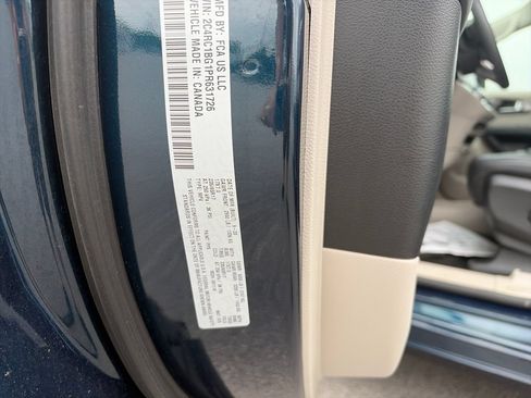 Used 2023 Chrysler Pacifica Touring-L FWD image 39