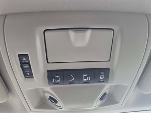 Used 2012 Chrysler Town & Country Limited w/ Luxury Group image 26