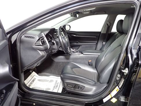 Used 2019 Toyota Camry SE FWD image 20