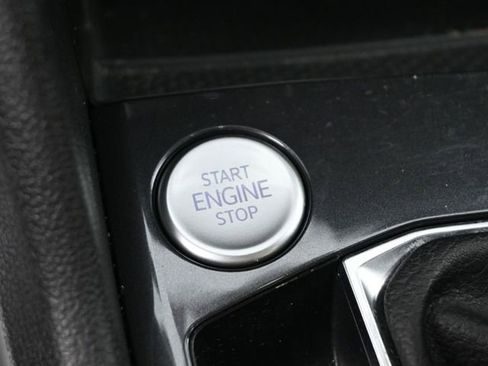 Used 2022 Volkswagen Tiguan SE image 37